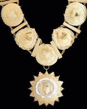 Order of Sheikh Issa (Wisam al-Shaikh ‘Isa bin Salman Al Khalifa), Exceptional Class Grand Cordon Collar Obverse