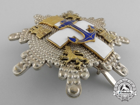 2nd Class Breast Star (white distinction) (1938-1975) Obverse