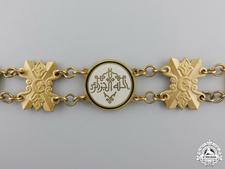National Order of Merit, Amid Collar Obverse