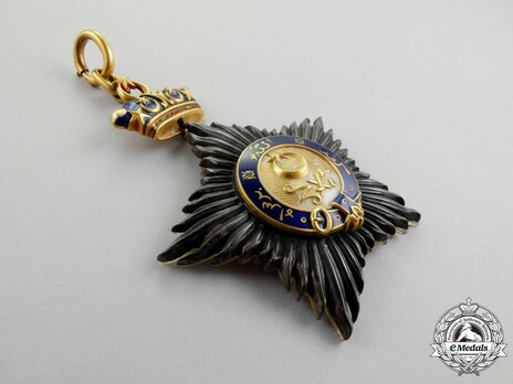 Order of the Crown of Johor, Knight Commander Obverse