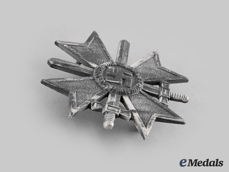 War Merit Cross I Class with Swords, by Kerbach & Oesterhelt (62, zinc) Obverse