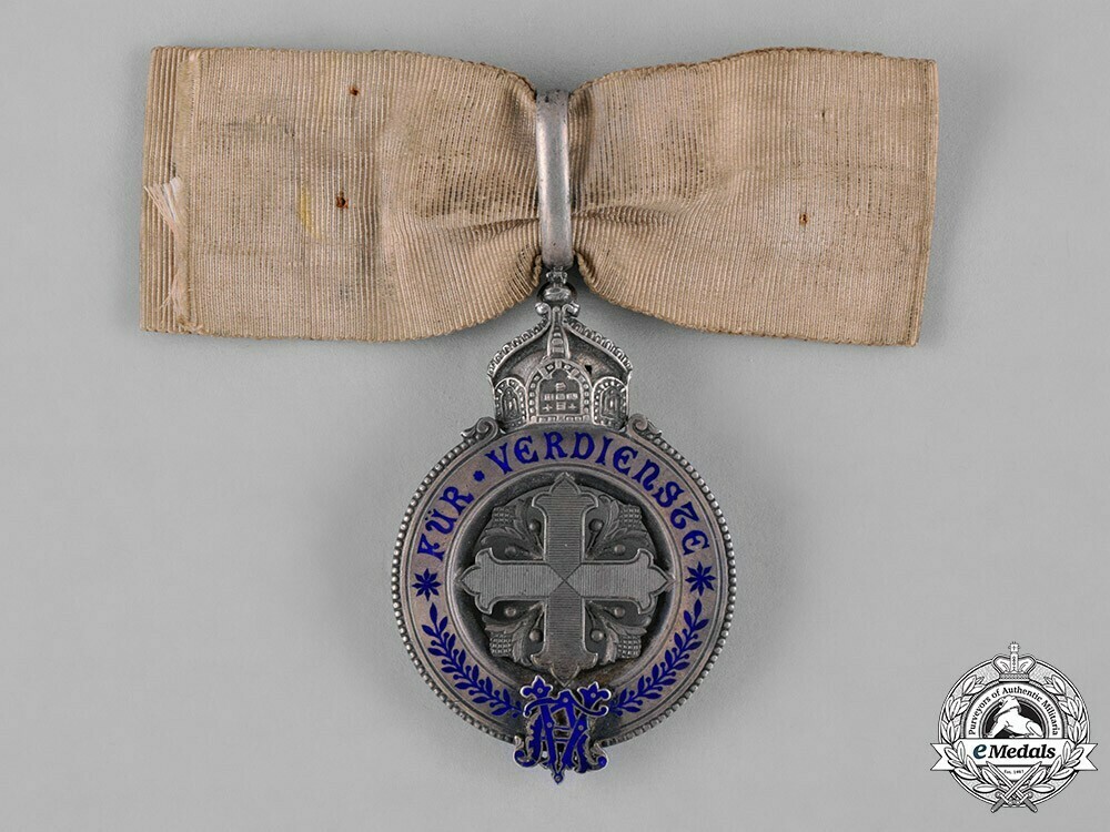 Ladies+merit+cross+gold+cross++main+details%2c+in+gold+1