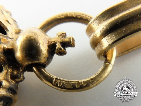 Type II, Military Division, Commander (with gold swords) Detail