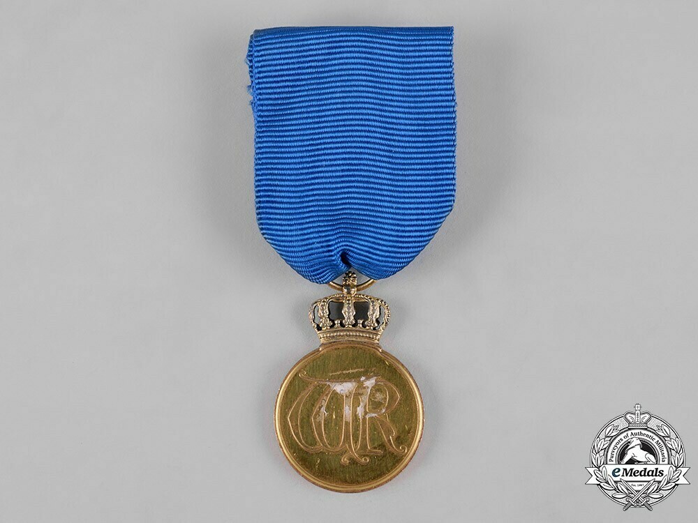 Order+of+the+crown%2c+gold+medal+1