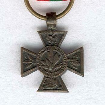 Miniature Bronze Cross (for 1914-1918, with large head) Reverse