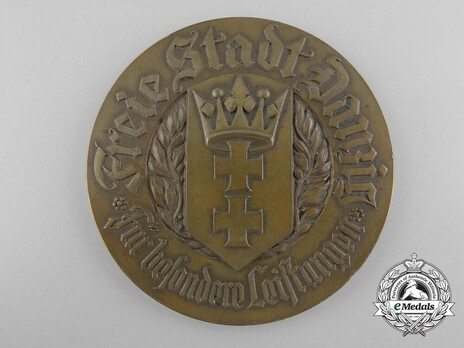 Medal for Special Cultural Achievements Obverse