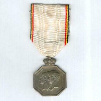 Commemorative Medal for the 100th Anniversary of National Independence (stamped "G DEVREESE") Obverse