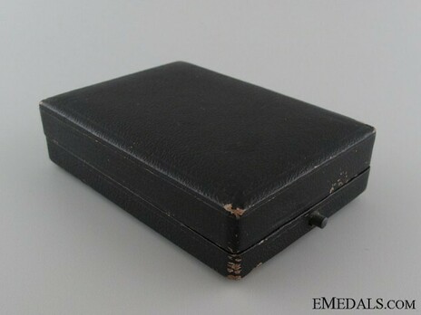 Miniature Observers' Badge Case of Issue (by C.E. Junker, Berlin with red interior) Front
