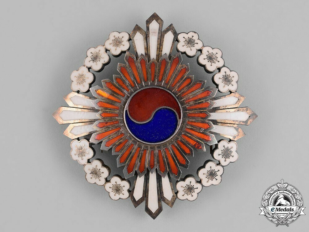Order+of+the+plum+blossoms%2c+i+class+grand+cordon+breast+star+1