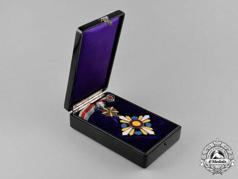 Order of the Auspicious Clouds, III Class Commander Case of Issue