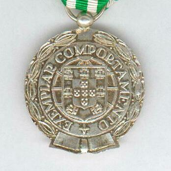 Silver Medal (for 15 Years, with national crest clasp, 1949-1971) Obverse