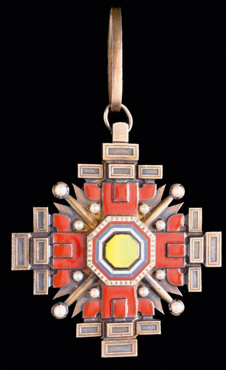 Order+of+the+pillars+of+the+state%2c+i+class+grand+cordon+1