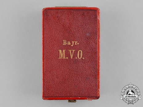 Order of Military Merit, III Class Cross Case of Issue Obverse