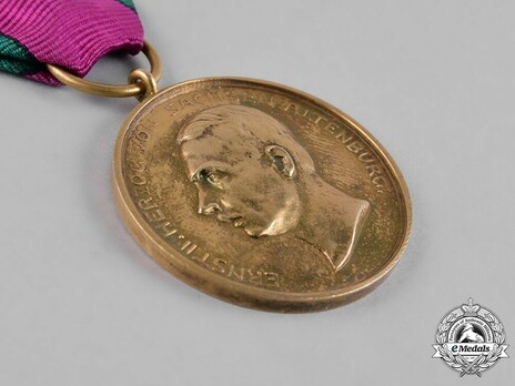 Saxe-Altenburg House Order Medals of Merit, Type IV, Military Division, in Gold (swords on clasp) Obverse