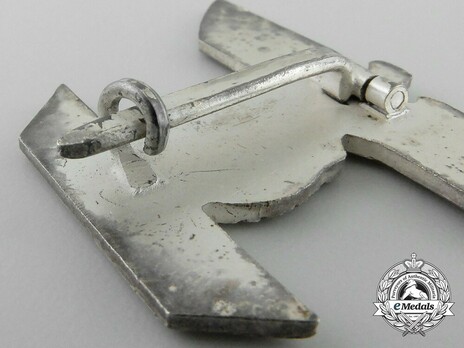 Clasp to the Iron Cross I Class, Type II, by B. H. Mayer (version A) Detail