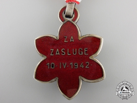 III Class Decoration (for men) Reverse