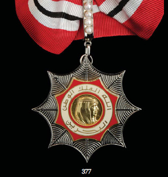 Order of Bahrain (Wisam al-Bahrein), Type II, III Class Commander