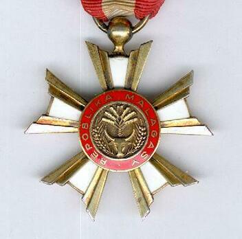 National Order of the Republic of Madagascar, Type I, Knight Obverse
