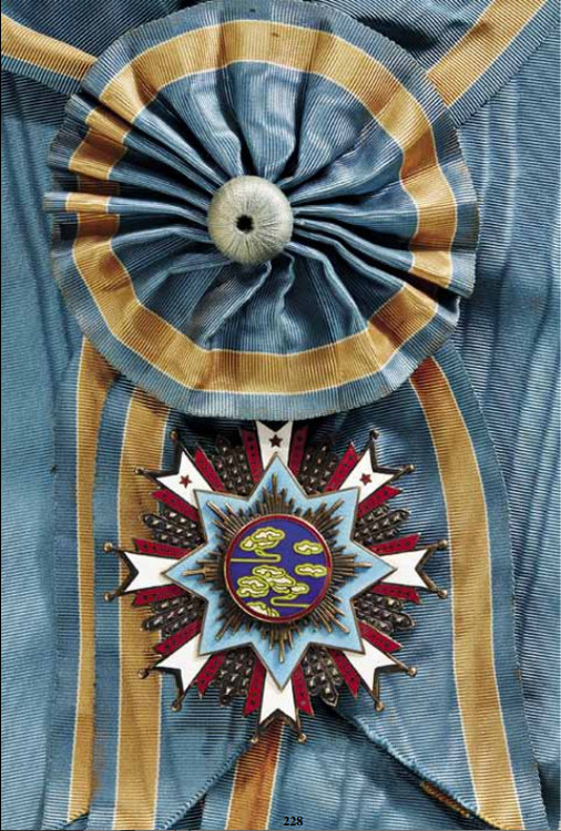 Order+of+the+propitious+clouds%2c+i+class+sash+badge%2c+obv+