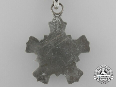 Order of the Double Dragon, Type II, II Class, I Grade Neck Badge Reverse