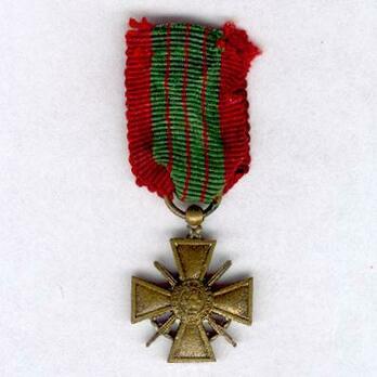 Miniature Bronze Cross (without reverse date) (Gilt) Obverse