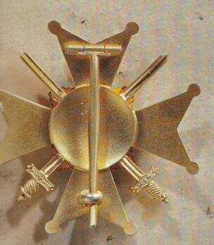 House Order of the Honour Cross, Type II, Officers' Cross with Swords Reverse