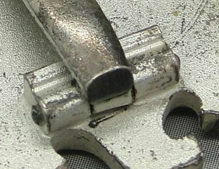 Clasp to the Iron Cross I Class, Type II, by O. Schickle (unmarked) Detail