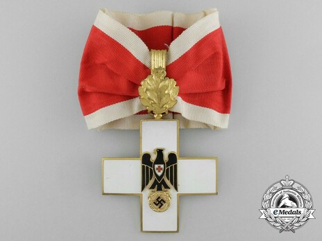 Cross of Honour of the German Red Cross, Type III, I Class Obverse