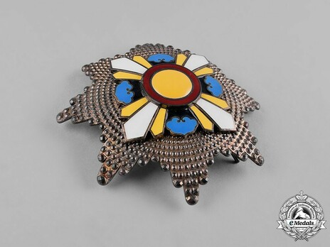 Order of the Auspicious Clouds, II Class Grand Officer Breast Star Obverse