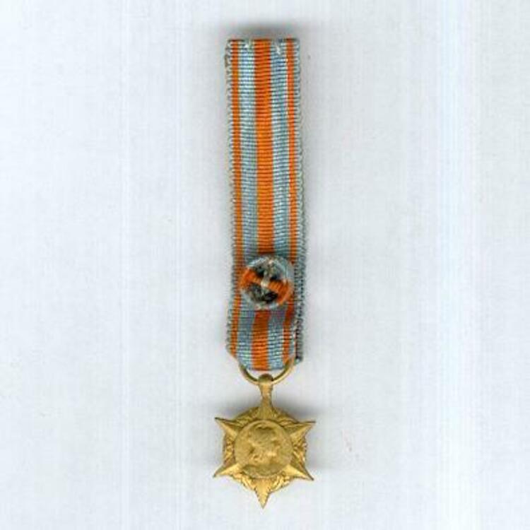 Social insurance gold miniature