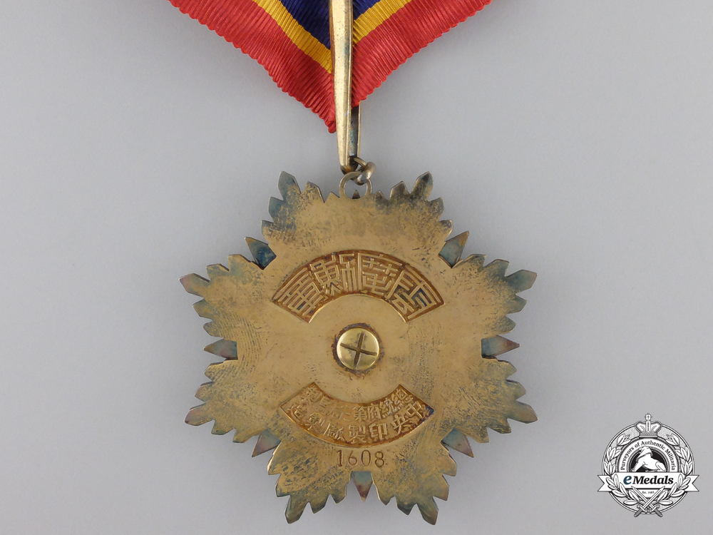 Chinese CHINA REPUBLIC Order of the Cloud and Banner second