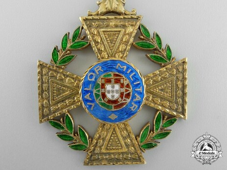 Gold Medal Neck Badge (1971-) Obverse