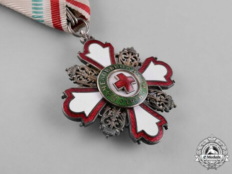 Order for Incentive to Humanity (Red Cross), II Class (for Men) Obverse