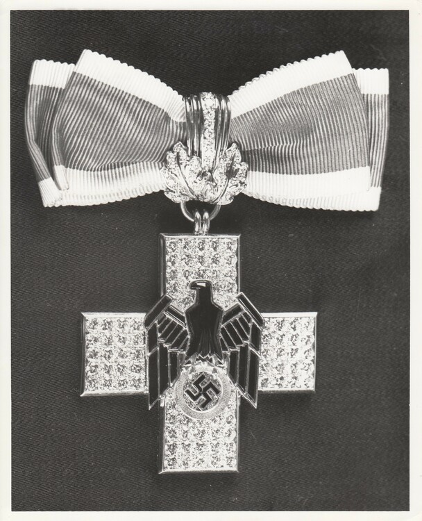 German+social+welfare+decoration%2c+i+class+cross%2c+with+diamonds