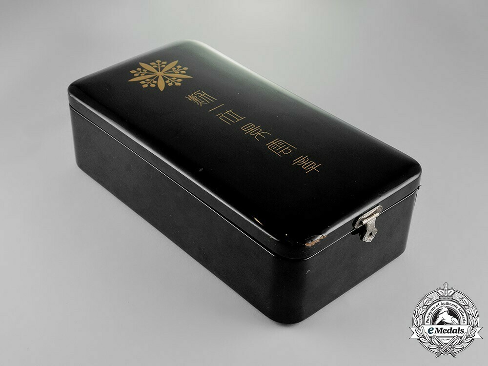 Order+of+the+auspicious+clouds%2c+i+class+grand+cordon+case+of+issue+1