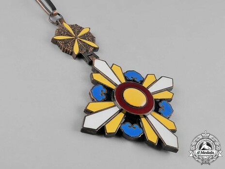 Order of the Auspicious Clouds, III Class Commander Obverse