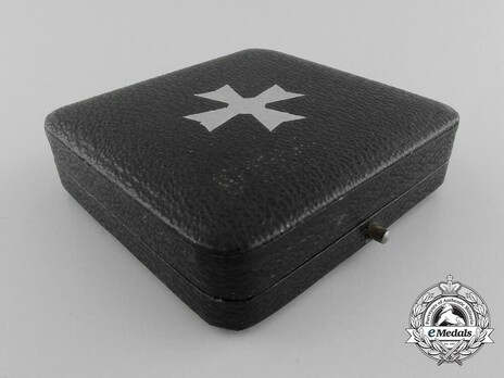 War Merit Cross I Class without Swords Case of Issue, by Deschler Exterior