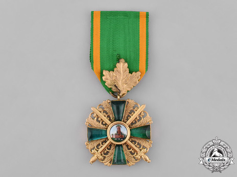 Order of the Zähringer Lion, I Class Knight with Swords (with oak leaves) (in gold) Obverse
