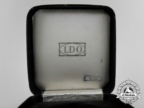 Iron Cross I Class Case of Issue, by C. F. Zimmermann Interior