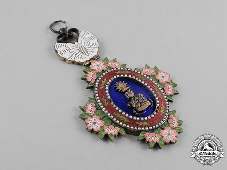 Order of the Sacred Crown, III Class Obverse