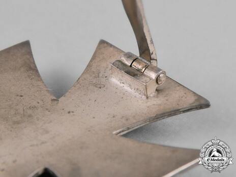 Iron Cross I Class, by W. Deumer (3, regular pin) Detail