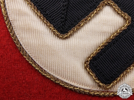 NSDAP Leiter einer Stelle Type II Reich Level Armband Detail