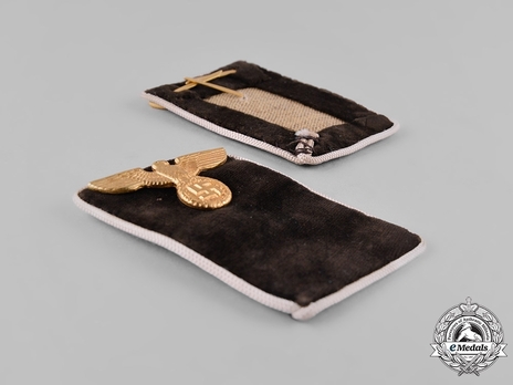 NSDAP Politischer Leiter-Anwärter (Parteimitglied) Type IV Kreis Level Collar Tabs