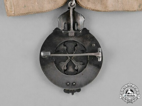 Ladies Merit Cross, in Silver Reverse