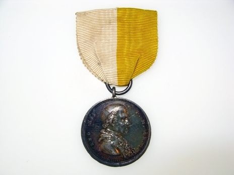 Bene Merenti Medal, Type I Obverse