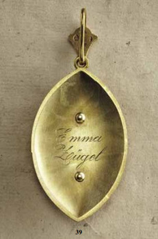 Decoration for Female Teachers and Women in Supervisory Positions for 40 Years Reverse