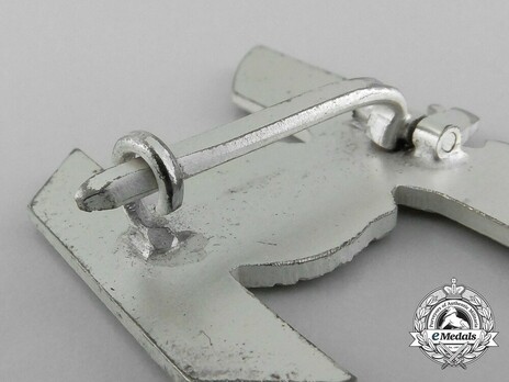 Clasp to the Iron Cross I Class, Type II, by B. H. Mayer (version B) Detail