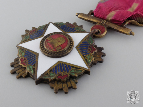 Order of Civil Merit, Type I, III Class (Dongbaeg Medal) Obverse