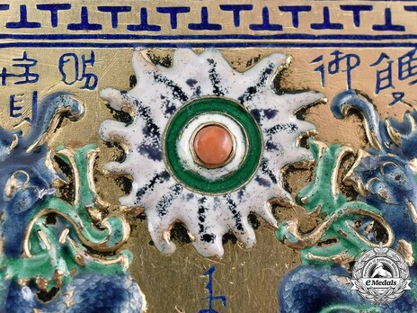 Order of the Double Dragon, Type I, I Class, III Grade (with coral) Detail