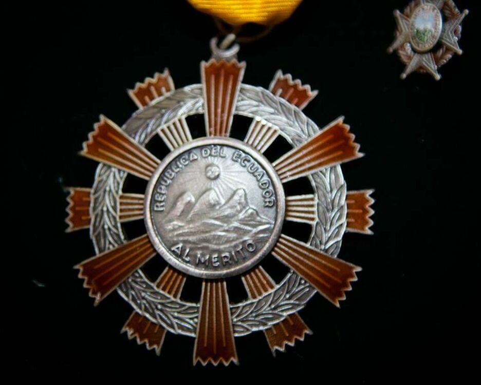 Medalla orden nacional al m%c3%a9rito %28ecuador%29